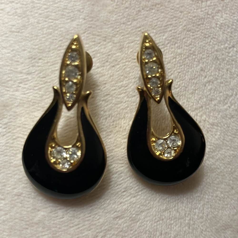 Vintage Trifari art deco teardrop black enamel and crystal gold signed earrings